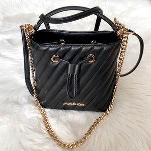 Michael Kors Small Suri Bucket crossbody Leather